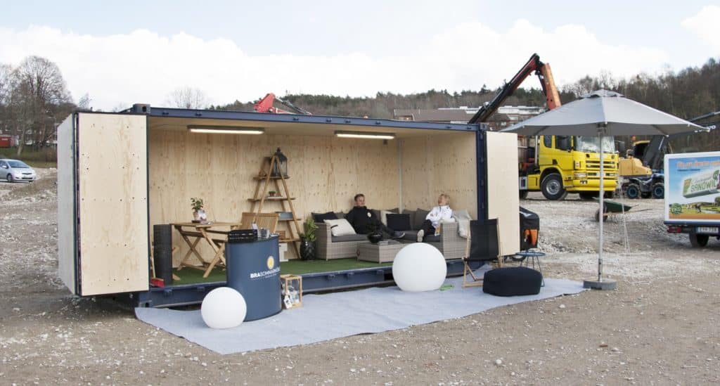 Bra Sommarmöbler öppnade pop-up i en container