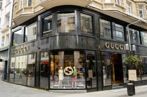 Gucci rättar in sig i ledet - öppnar egen e-handel i Kina