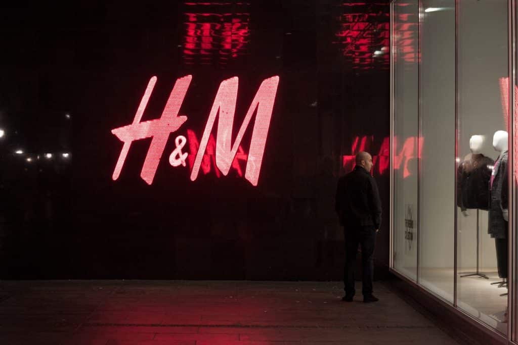 H&M tappar i butik och på börsen - satsar nu på Tmall